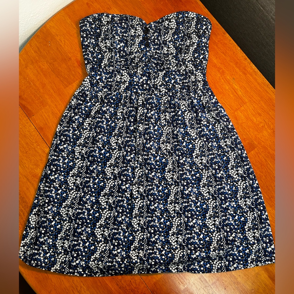 Blue floral patterned short dress, strapless